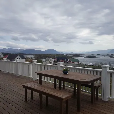 Huset Pa Yttersiden Apartment Straumsnes
