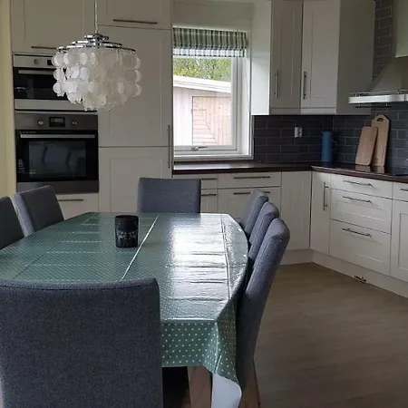 Huset Pa Yttersiden Apartment Straumsnes
